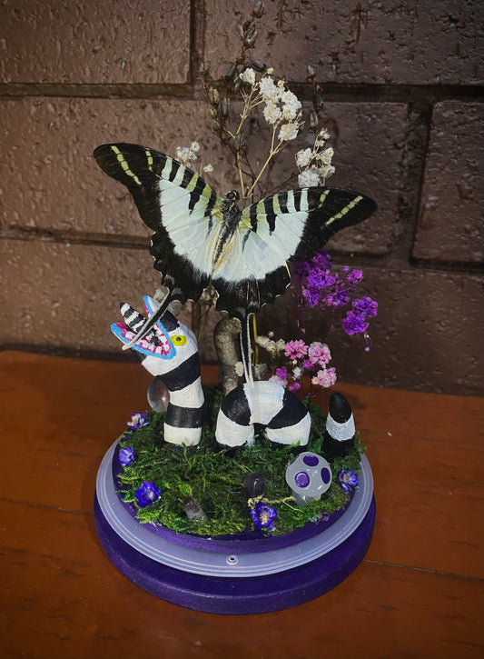 Large Beetlejuice Dome with sandworm